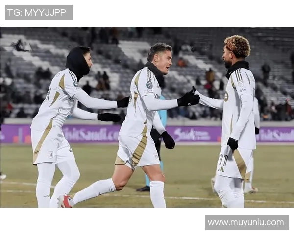 洛杉矶队与波特兰伐木队的激烈对决揭示了西部联赛的竞争魅力