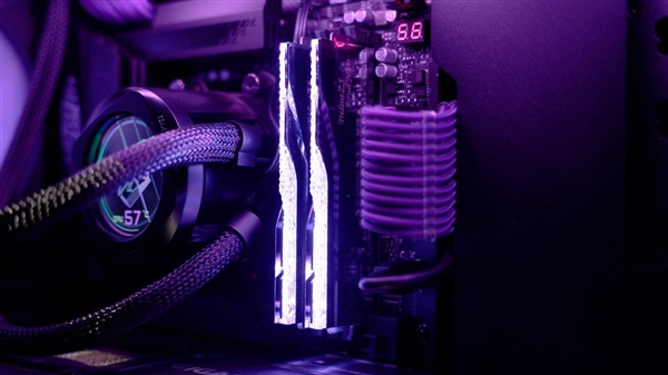 问鼎娱乐硬核性能技嘉AORUS为PCL赛事解说RASH悲喜定制电竞MOD主机(图6)